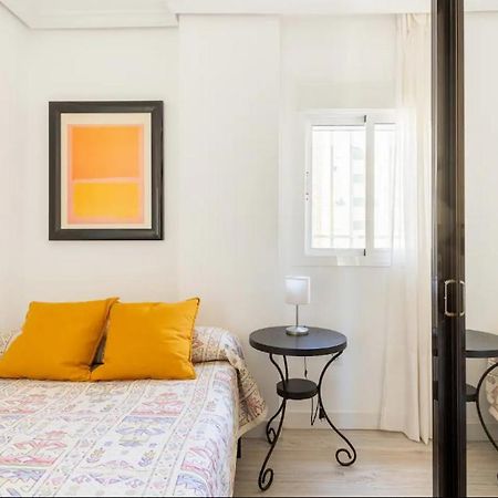 Apartamento Amplio Con 4 Habitaciones Y 2 Banos - Great Apartment With 4 Rooms - 2 Baths Siviglia Esterno foto