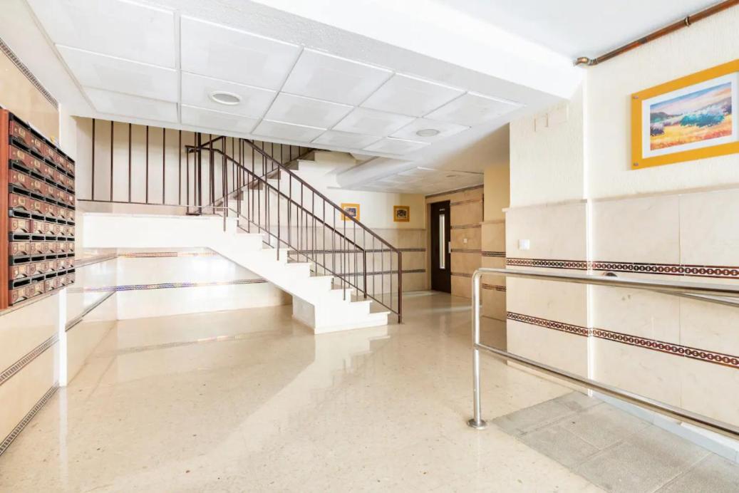 Apartamento Amplio Con 4 Habitaciones Y 2 Banos - Great Apartment With 4 Rooms - 2 Baths Siviglia Esterno foto
