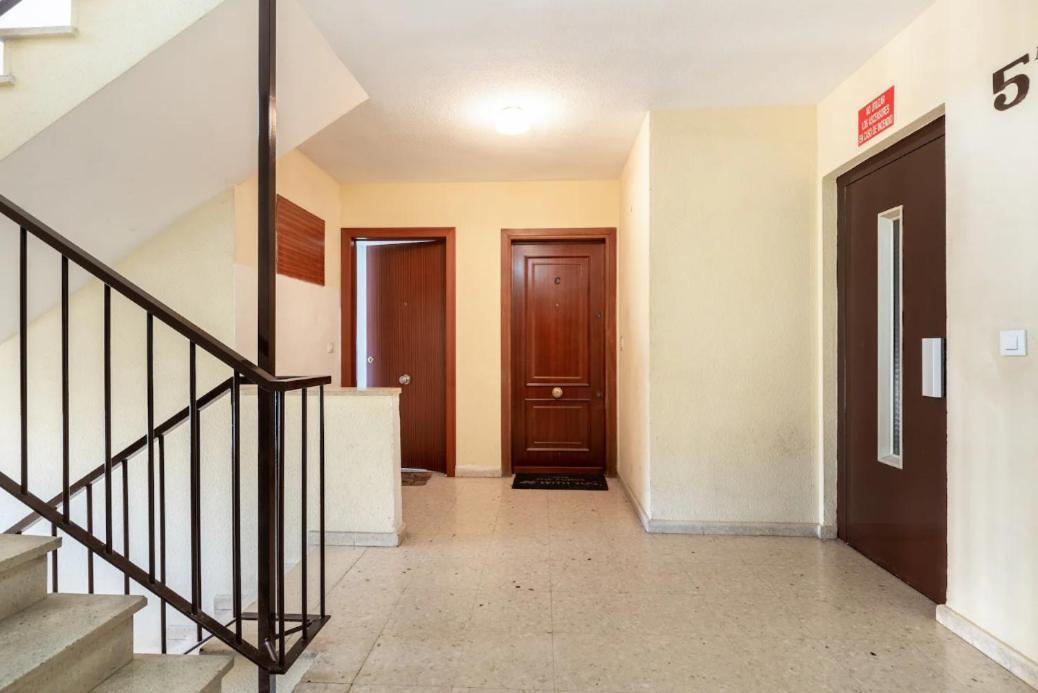 Apartamento Amplio Con 4 Habitaciones Y 2 Banos - Great Apartment With 4 Rooms - 2 Baths Siviglia Esterno foto