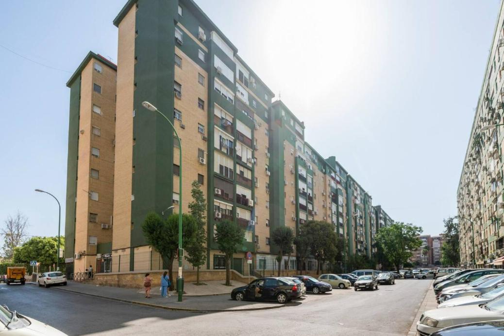 Apartamento Amplio Con 4 Habitaciones Y 2 Banos - Great Apartment With 4 Rooms - 2 Baths Siviglia Esterno foto