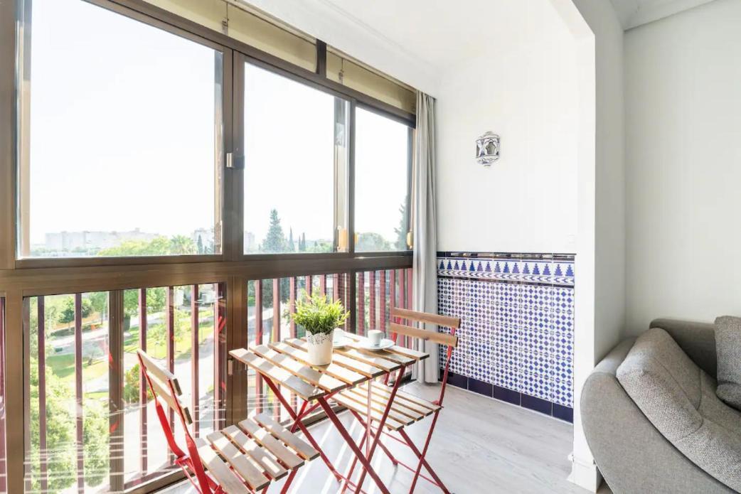 Apartamento Amplio Con 4 Habitaciones Y 2 Banos - Great Apartment With 4 Rooms - 2 Baths Siviglia Esterno foto