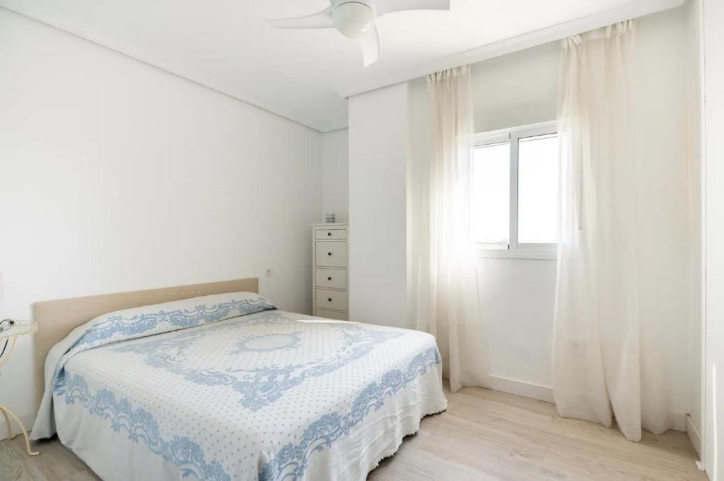 Apartamento Amplio Con 4 Habitaciones Y 2 Banos - Great Apartment With 4 Rooms - 2 Baths Siviglia Esterno foto