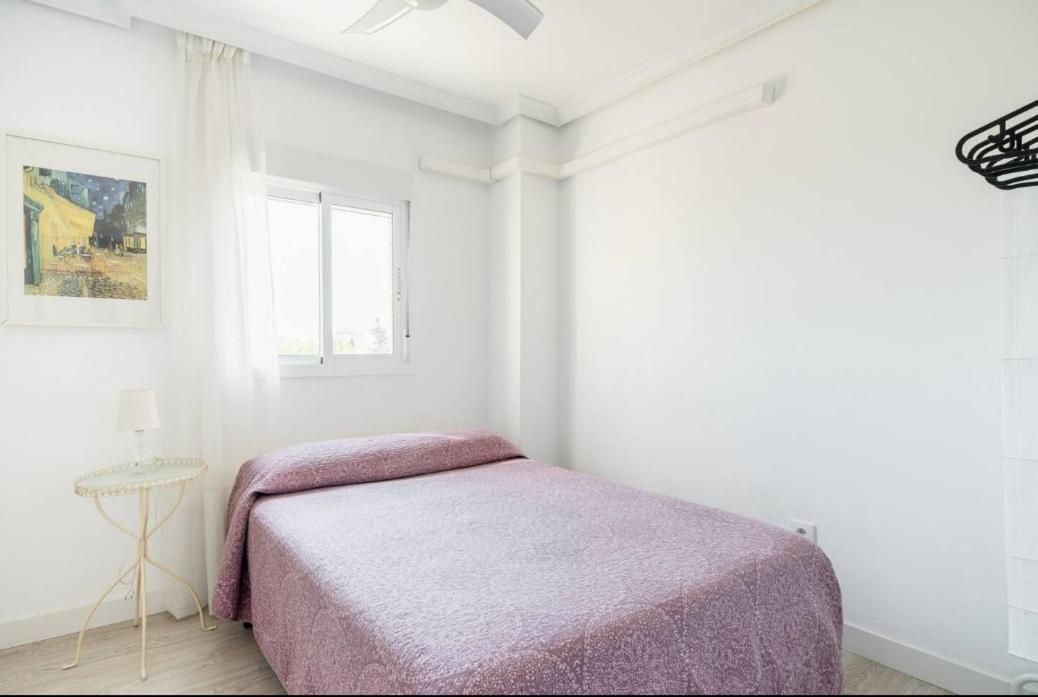 Apartamento Amplio Con 4 Habitaciones Y 2 Banos - Great Apartment With 4 Rooms - 2 Baths Siviglia Esterno foto