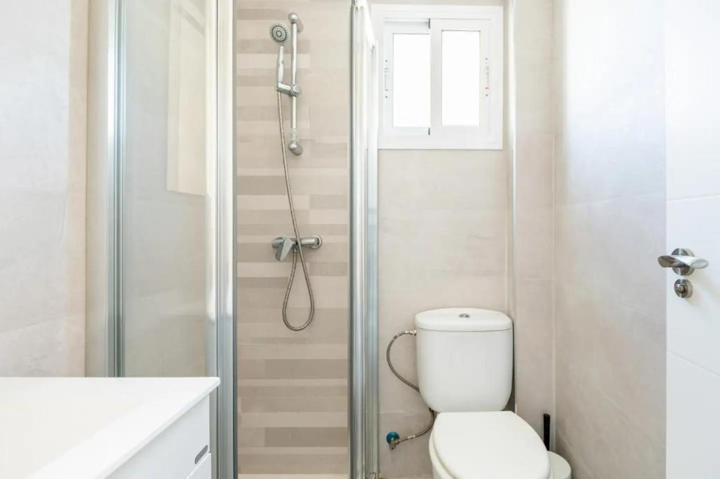 Apartamento Amplio Con 4 Habitaciones Y 2 Banos - Great Apartment With 4 Rooms - 2 Baths Siviglia Esterno foto
