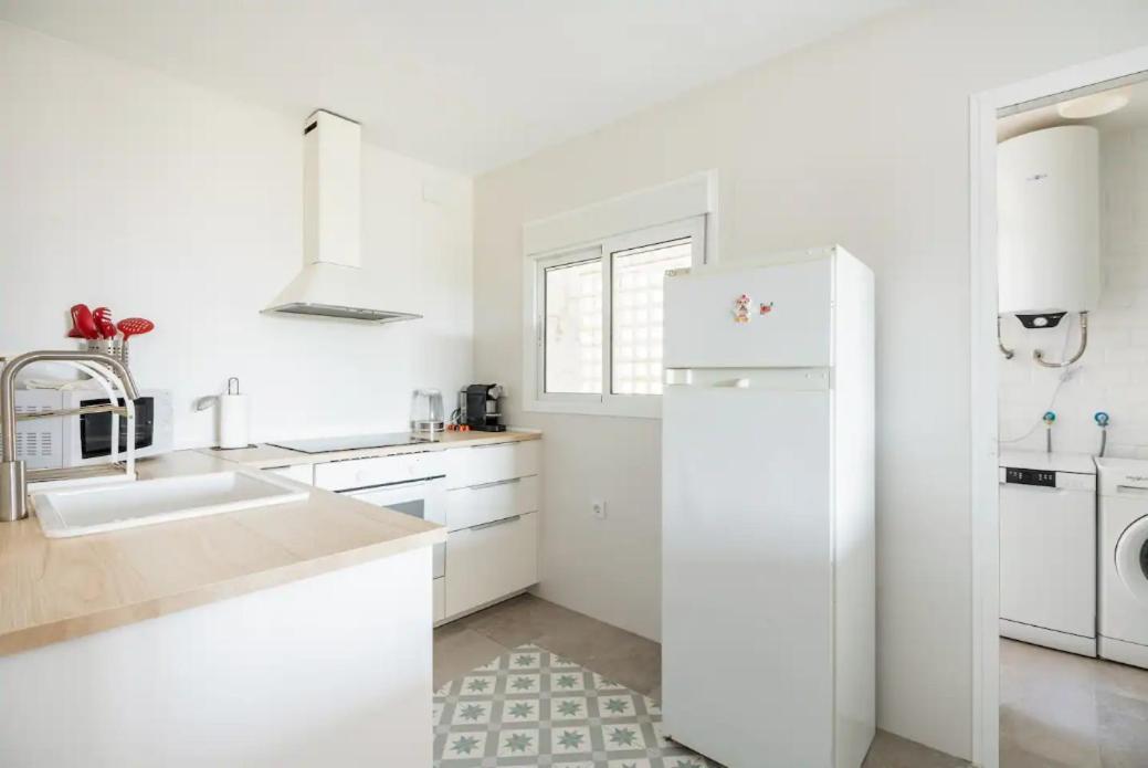Apartamento Amplio Con 4 Habitaciones Y 2 Banos - Great Apartment With 4 Rooms - 2 Baths Siviglia Esterno foto