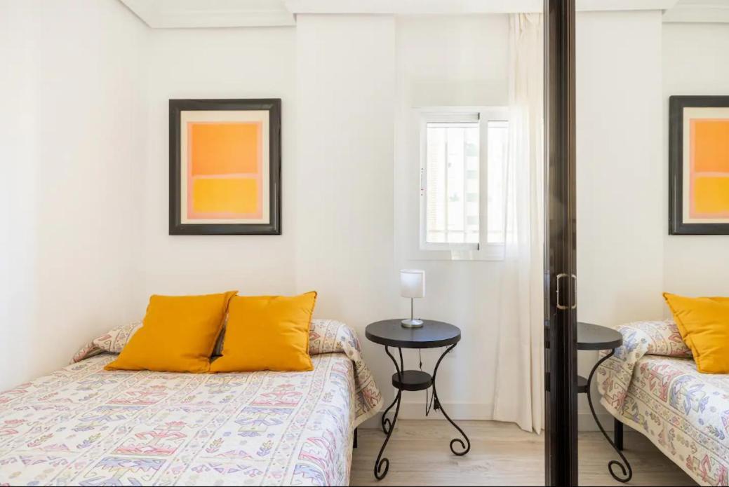 Apartamento Amplio Con 4 Habitaciones Y 2 Banos - Great Apartment With 4 Rooms - 2 Baths Siviglia Esterno foto
