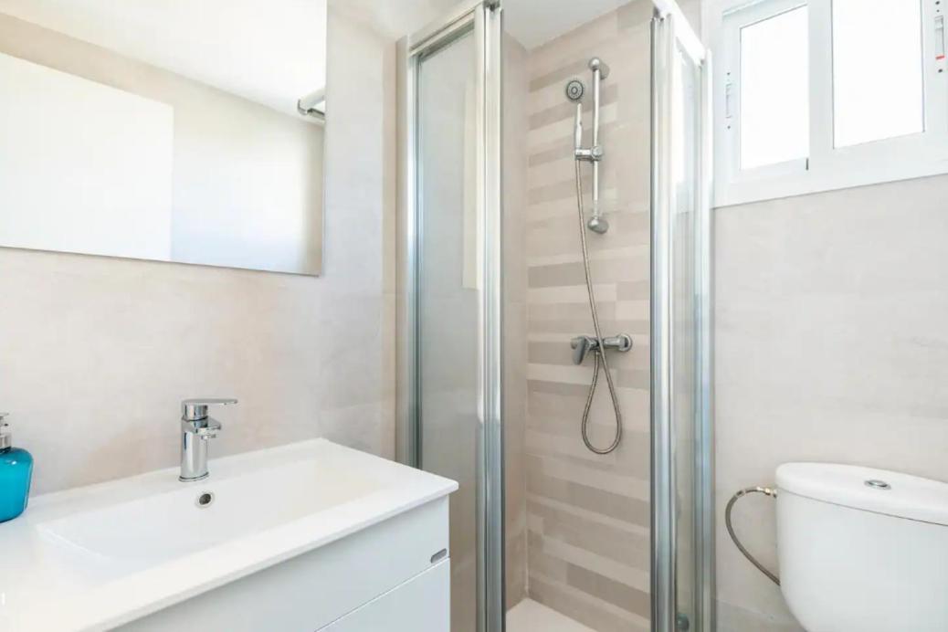 Apartamento Amplio Con 4 Habitaciones Y 2 Banos - Great Apartment With 4 Rooms - 2 Baths Siviglia Esterno foto