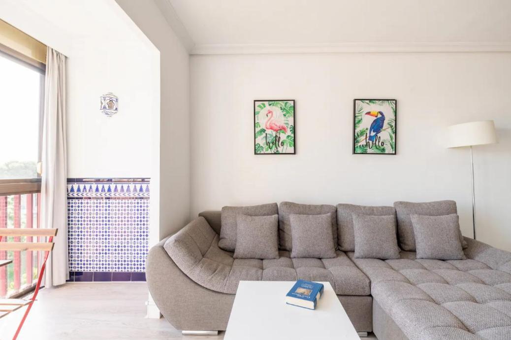 Apartamento Amplio Con 4 Habitaciones Y 2 Banos - Great Apartment With 4 Rooms - 2 Baths Siviglia Esterno foto