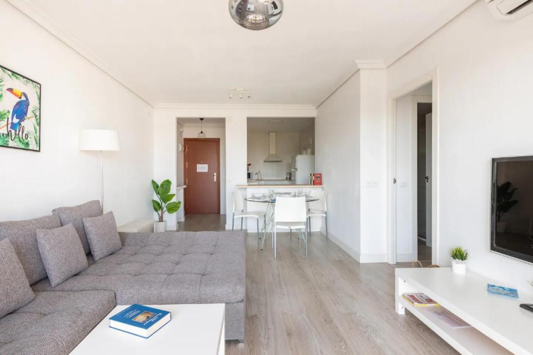 Apartamento Amplio Con 4 Habitaciones Y 2 Banos - Great Apartment With 4 Rooms - 2 Baths Siviglia Esterno foto