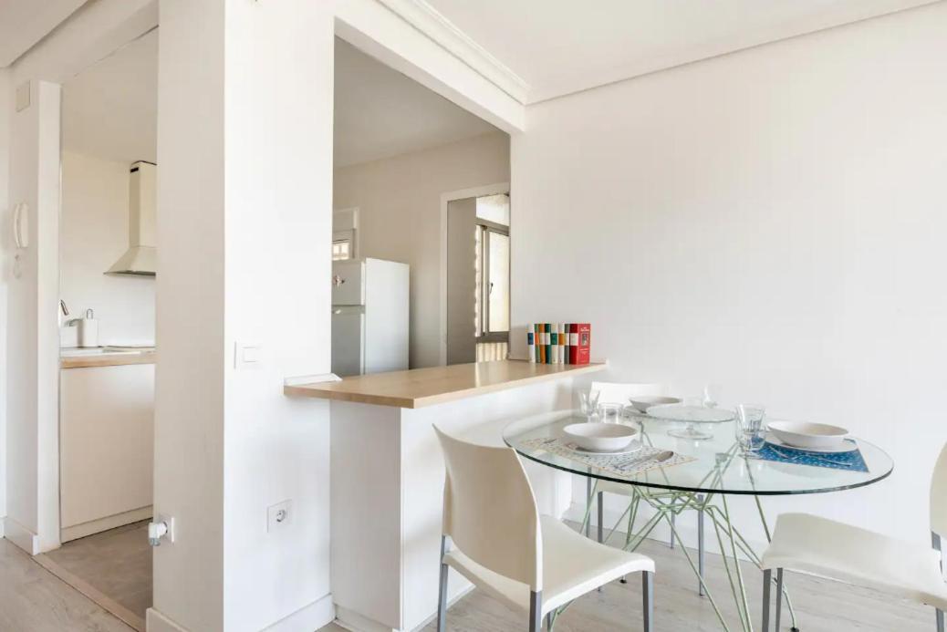 Apartamento Amplio Con 4 Habitaciones Y 2 Banos - Great Apartment With 4 Rooms - 2 Baths Siviglia Esterno foto