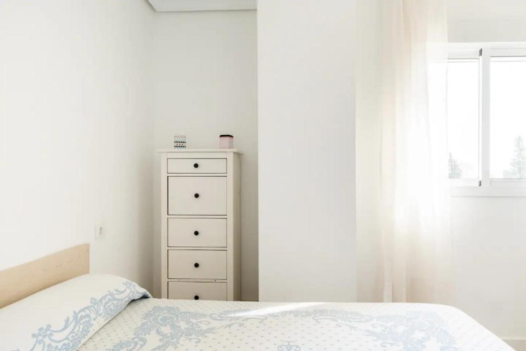 Apartamento Amplio Con 4 Habitaciones Y 2 Banos - Great Apartment With 4 Rooms - 2 Baths Siviglia Esterno foto