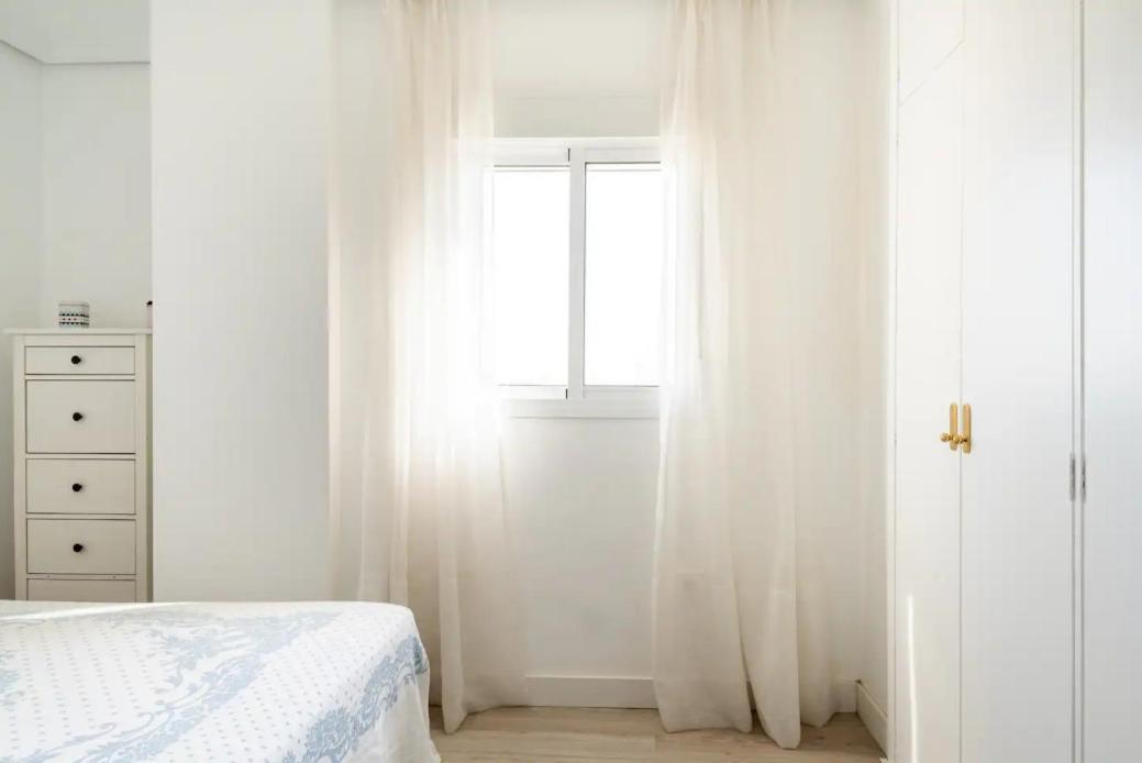 Apartamento Amplio Con 4 Habitaciones Y 2 Banos - Great Apartment With 4 Rooms - 2 Baths Siviglia Esterno foto