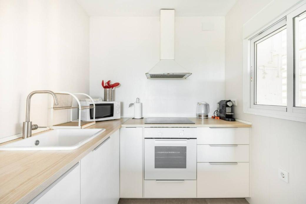 Apartamento Amplio Con 4 Habitaciones Y 2 Banos - Great Apartment With 4 Rooms - 2 Baths Siviglia Esterno foto