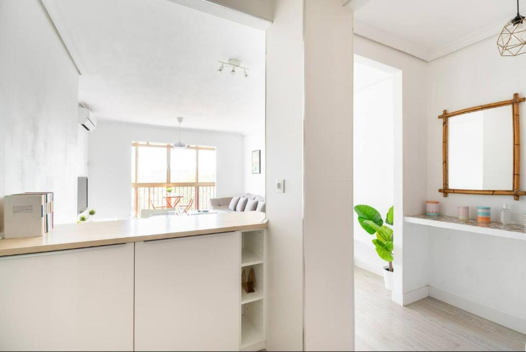 Apartamento Amplio Con 4 Habitaciones Y 2 Banos - Great Apartment With 4 Rooms - 2 Baths Siviglia Esterno foto