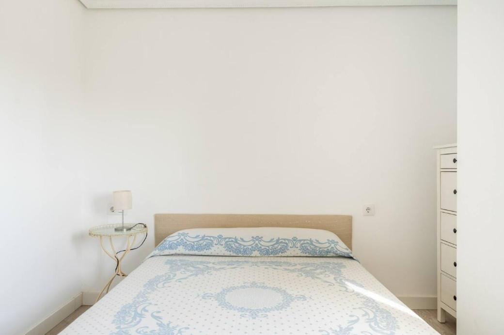 Apartamento Amplio Con 4 Habitaciones Y 2 Banos - Great Apartment With 4 Rooms - 2 Baths Siviglia Esterno foto